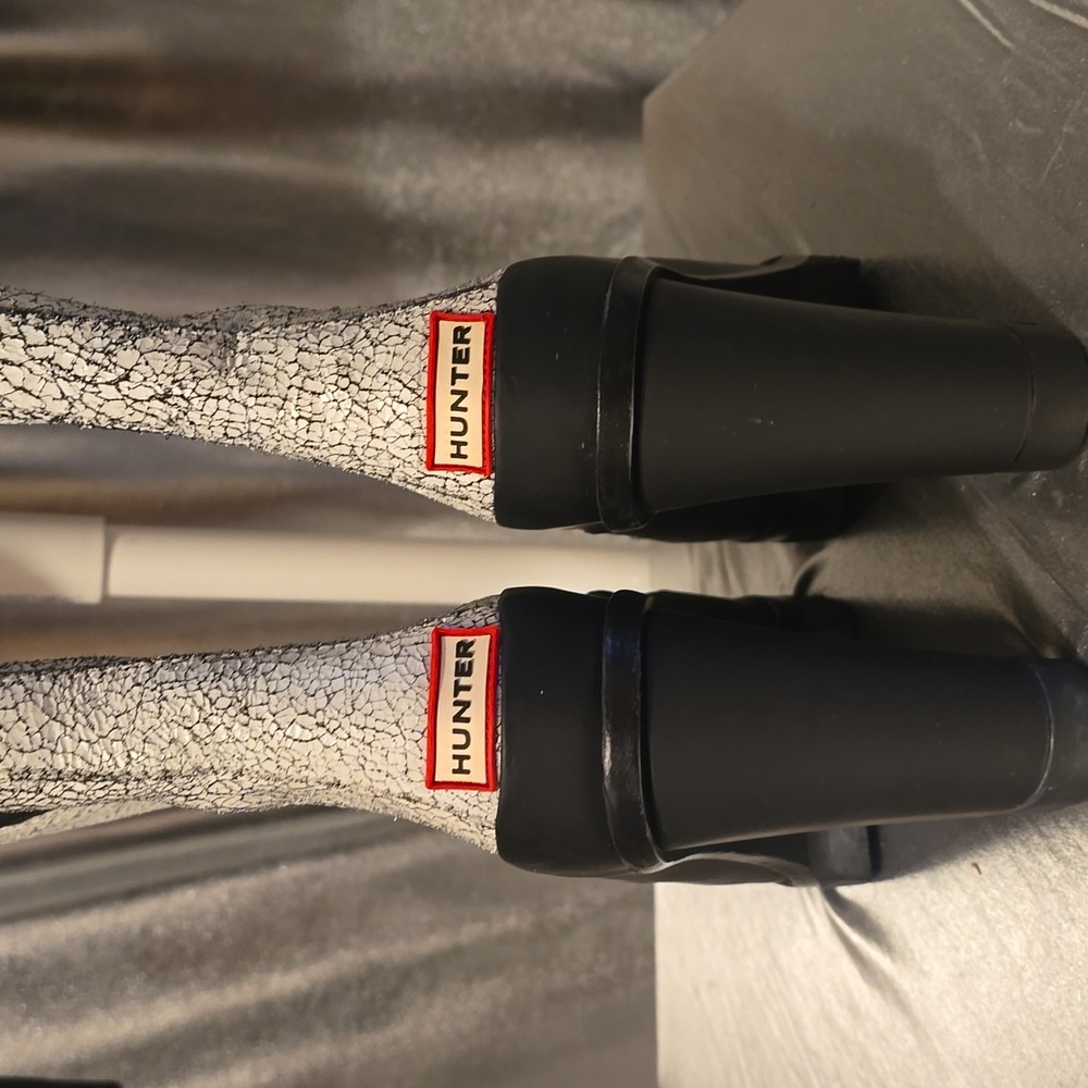 Hunter Boots Sweatshirt free w/purchase - Picture 8 of 14